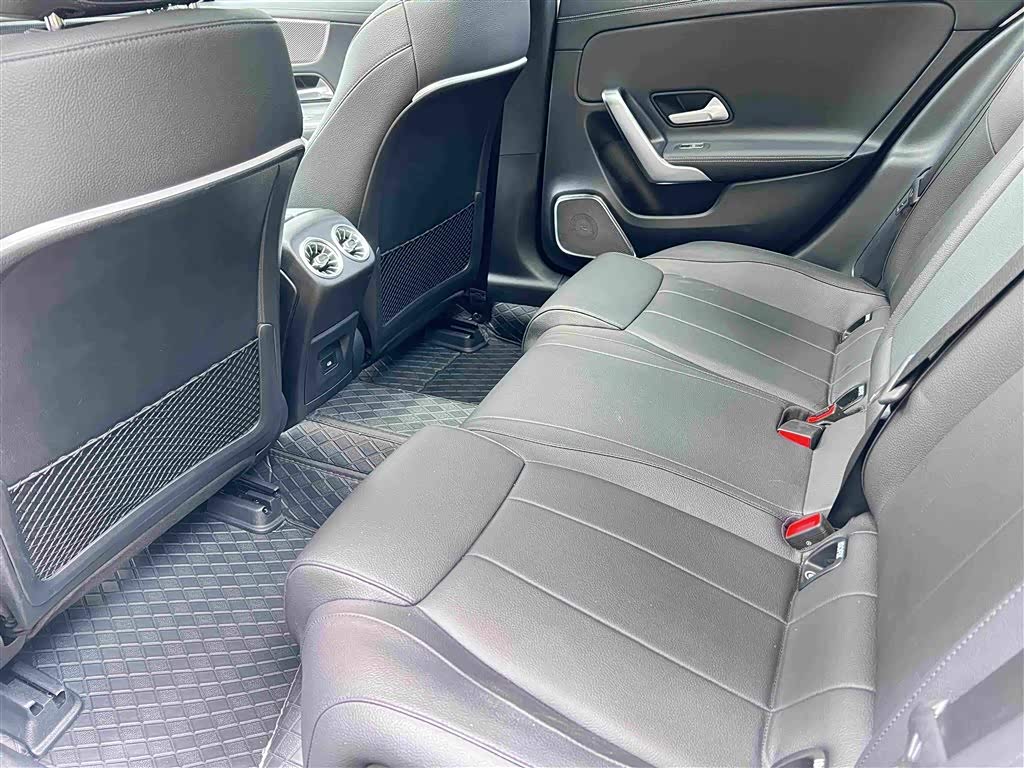 Mercedes-Benz A-Class 1.3 л 2024 г. Белый, пробег 35000 км