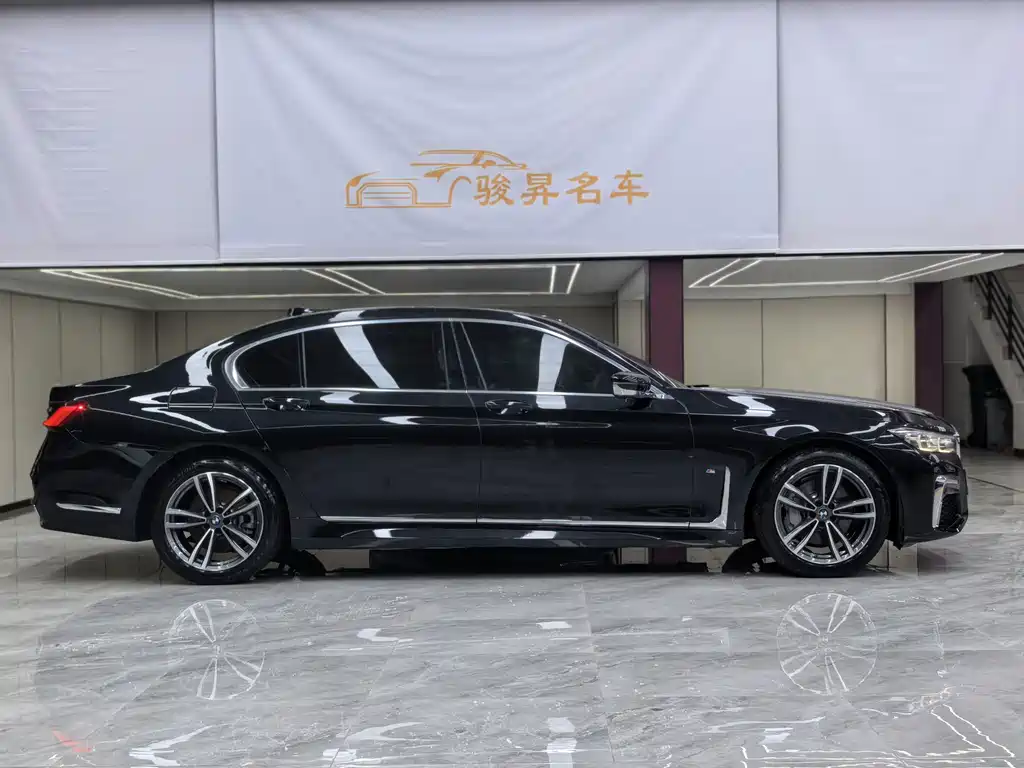 BMW 7 Series — миниатюра 8