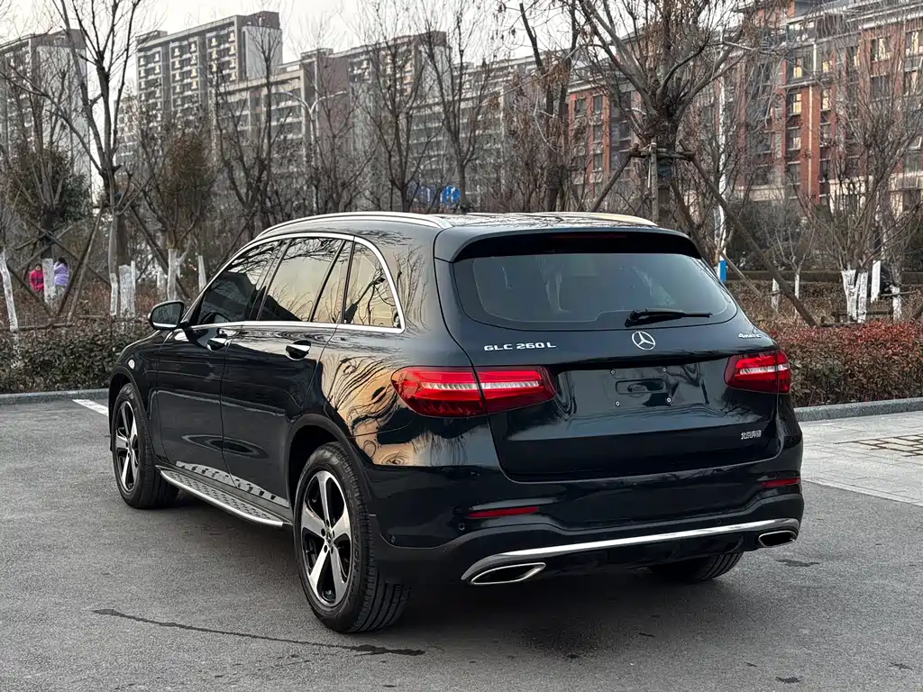MERCEDES-BENZ GLC