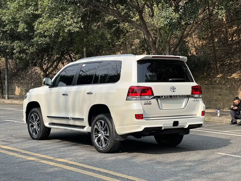 Toyota Land Cruiser 2019 5.7L