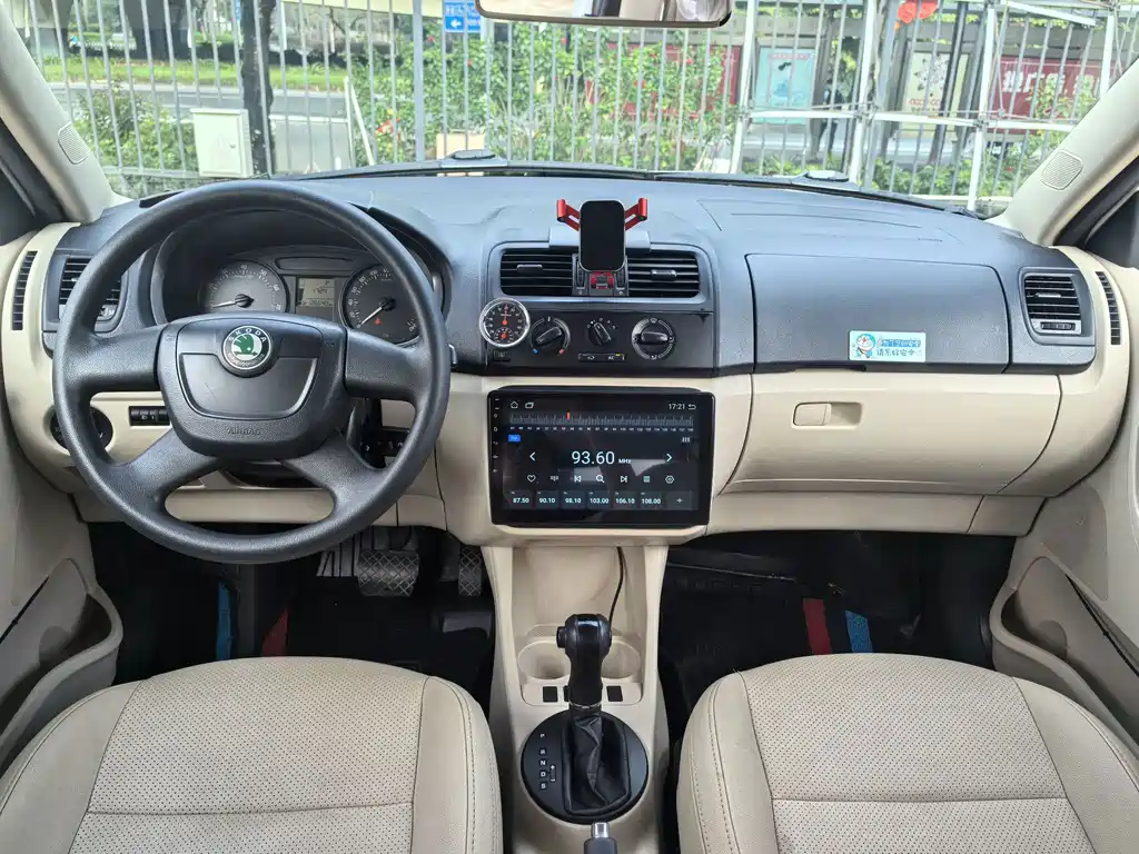 Skoda Fabia — миниатюра 10