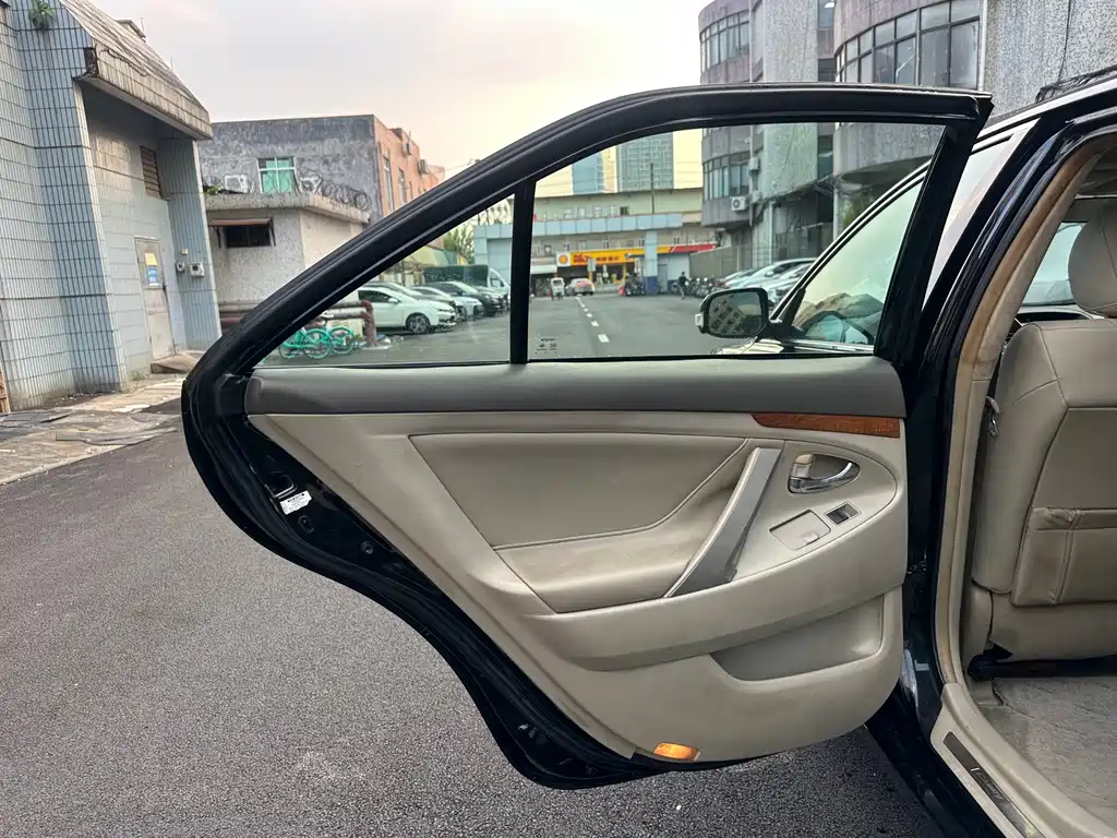 Toyota Camry — миниатюра 11