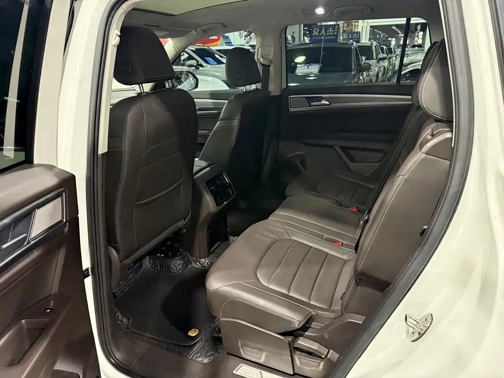 Volkswagen Teramont — миниатюра 5