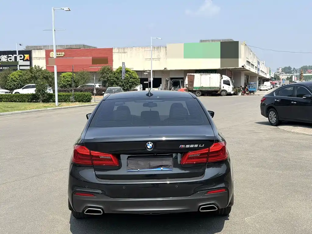 BMW 5 Series — миниатюра 8