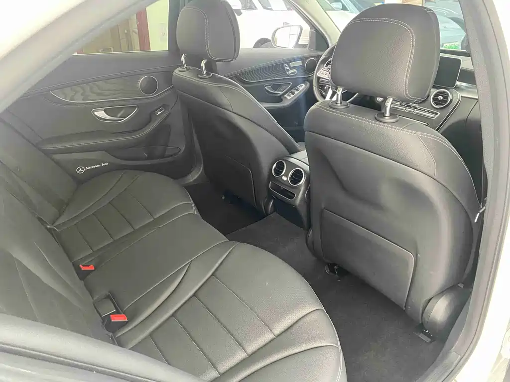 Mercedes-Benz C-Class — миниатюра 13