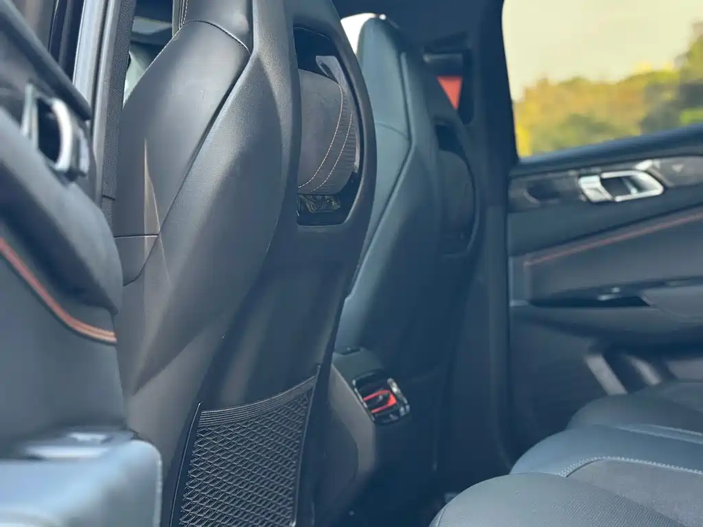 LYNK & CO. 02 HATCHBACK