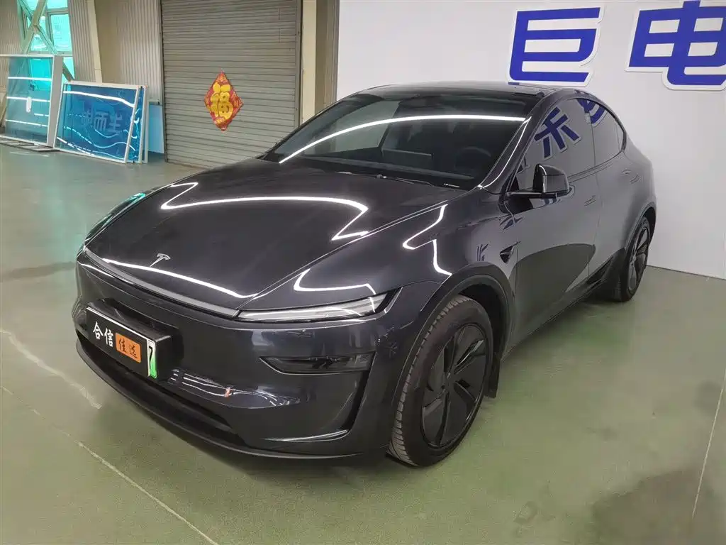 Tesla Model Y 2025