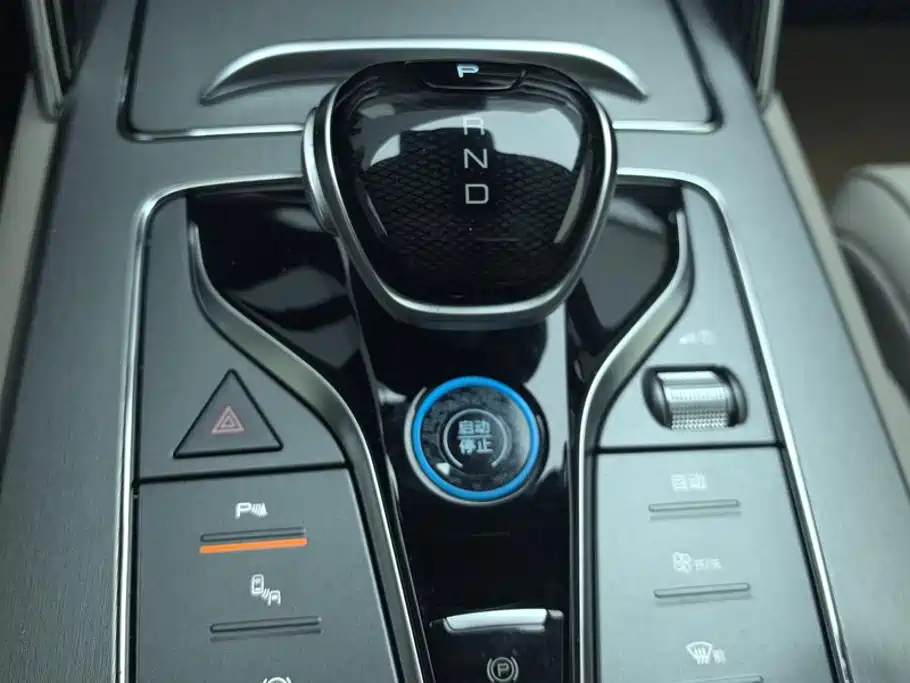 BYD Tang New Energy — миниатюра 16