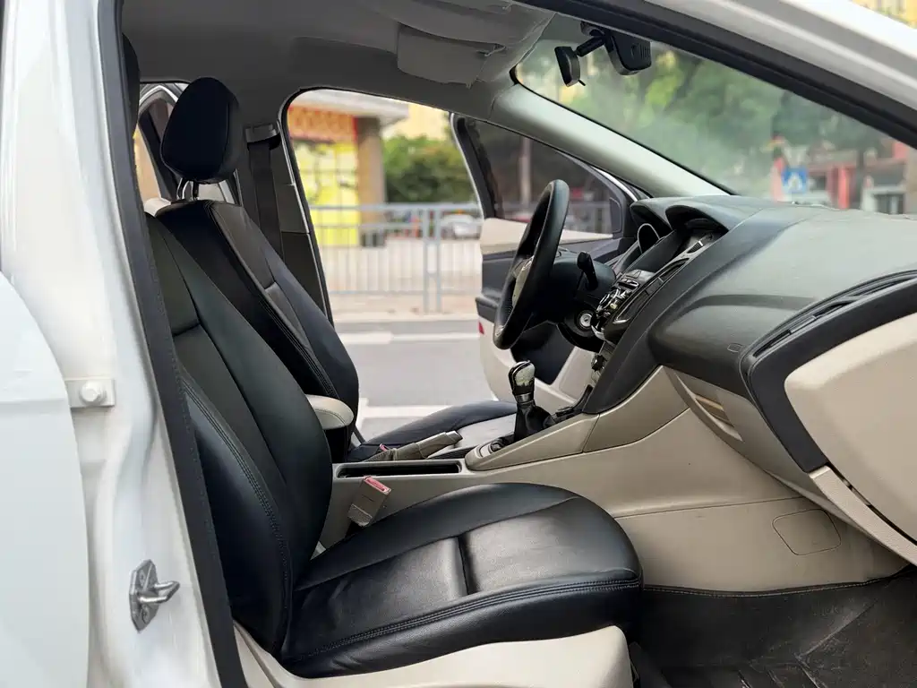 Ford Focus — миниатюра 7