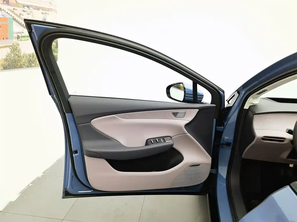 Hongqi 05 2025 750