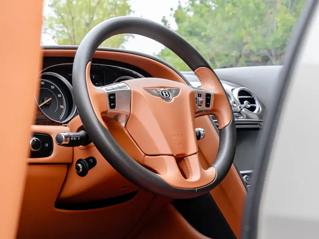 Bentley Flying Spur — миниатюра 8