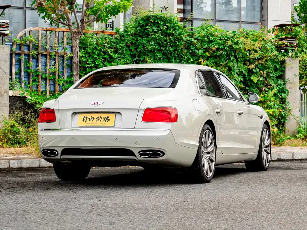 Bentley Flying Spur — миниатюра 6