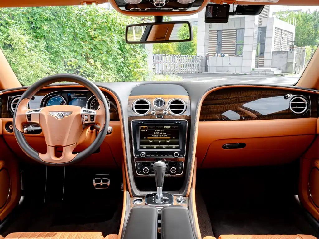 Bentley Flying Spur — миниатюра 22