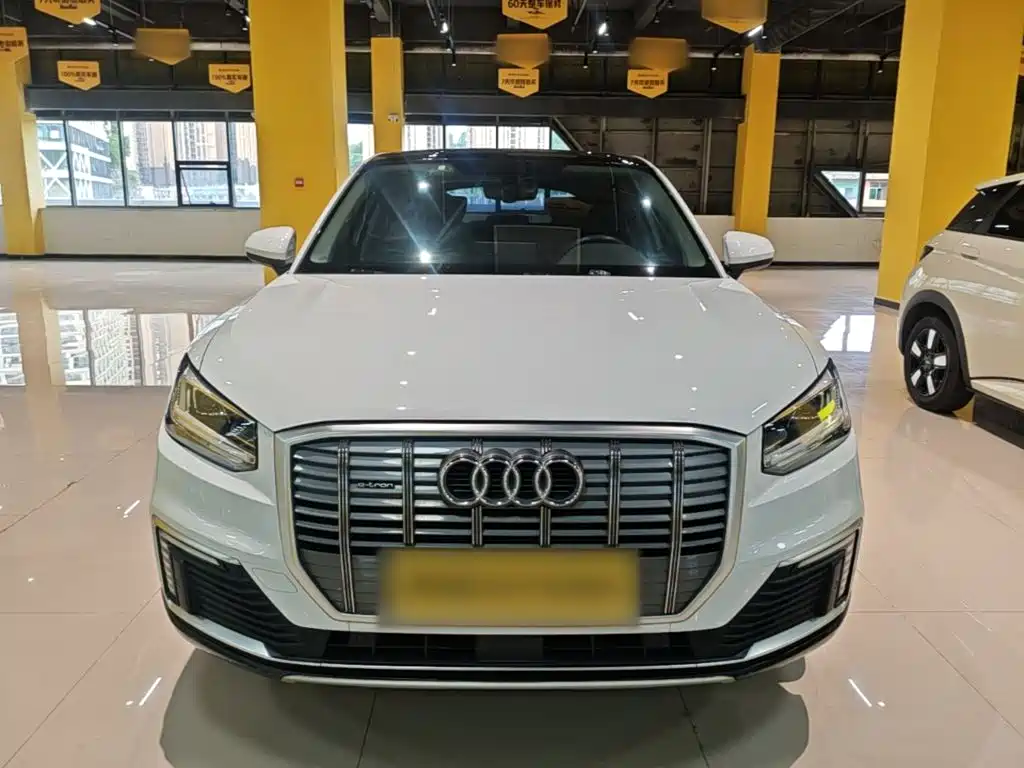 Audi Q2L e-tron — миниатюра 3