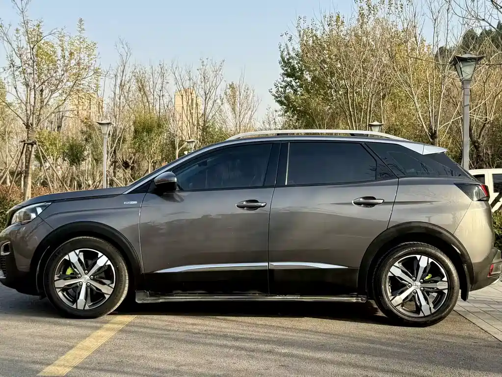 PEUGEOT 4008