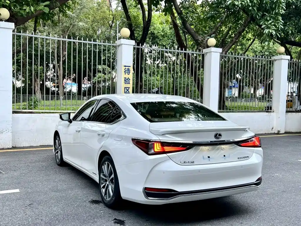 Lexus ES — миниатюра 9
