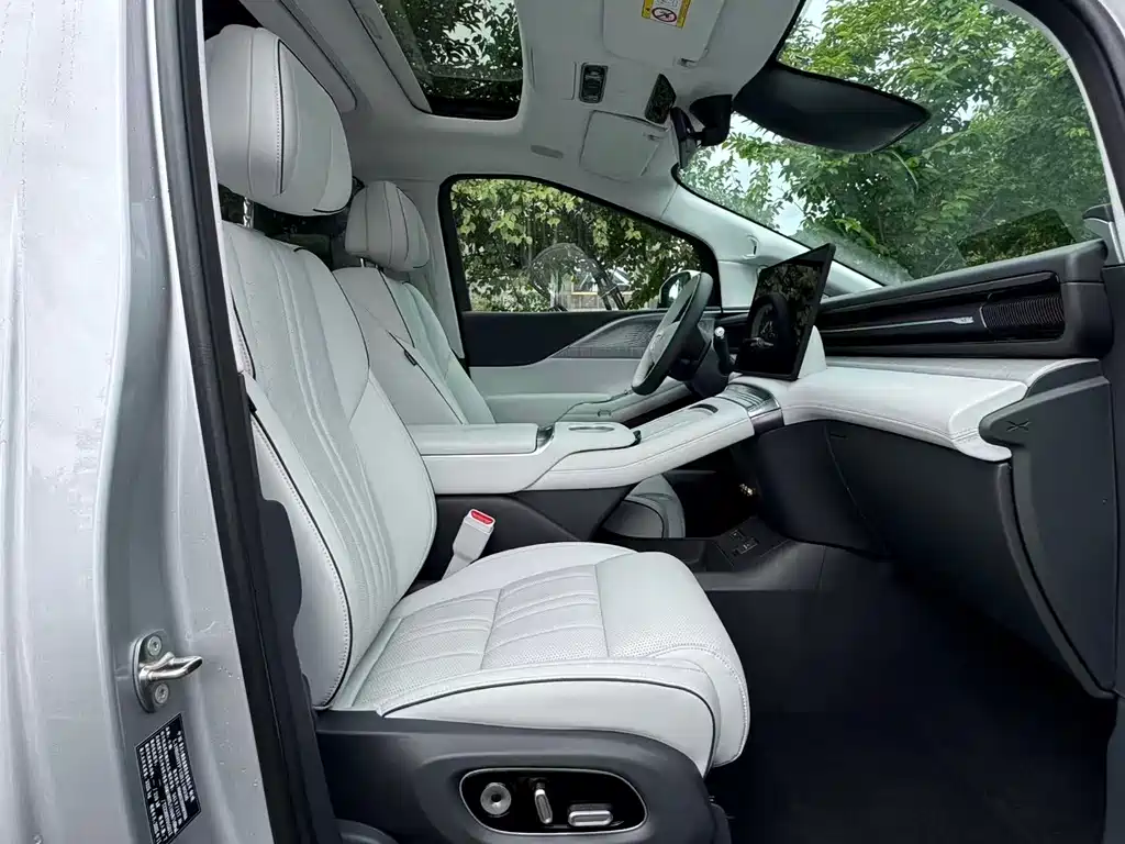 XPeng X9 - фото 14
