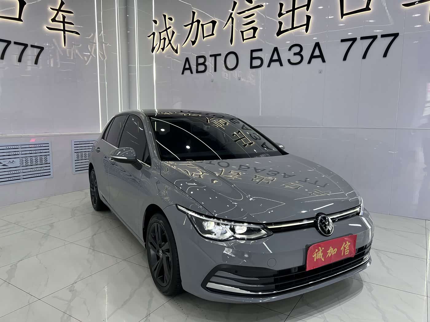 Volkswagen Golf 1.4 л 2024 г. Серебристо-серый, пробег 11000 км