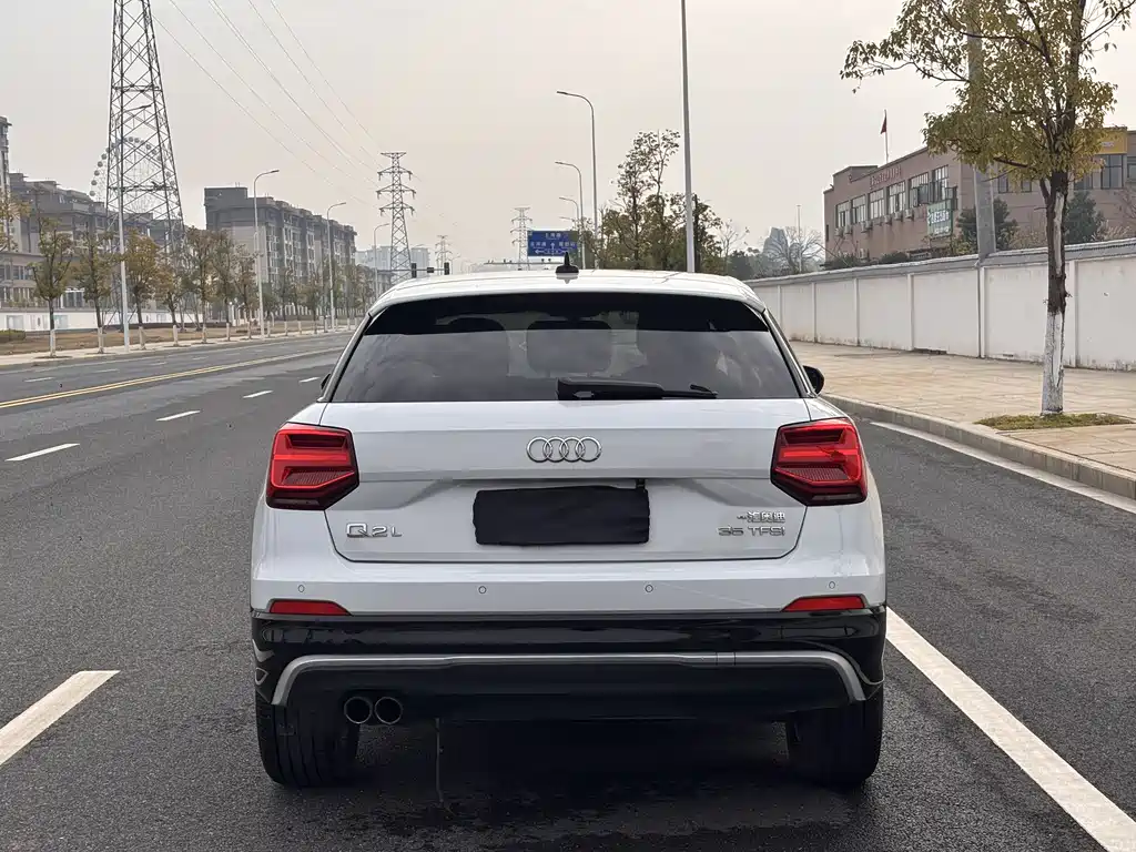 AUDI Q2L