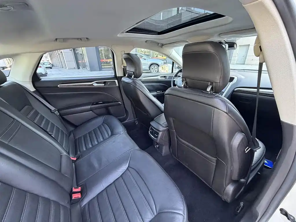 Ford Mondeo — миниатюра 12