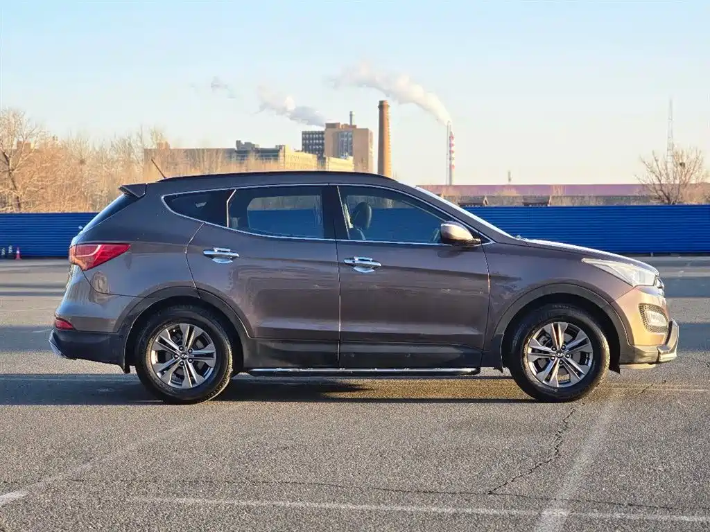 Hyundai Santa Fe 2013 2.4L AT