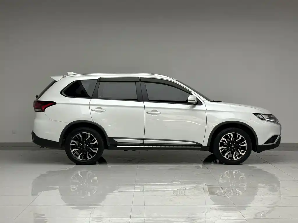 Mitsubishi Outlander — миниатюра 4