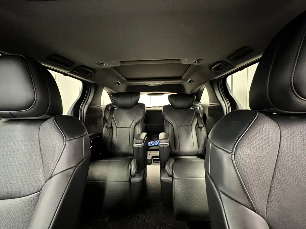 Toyota Granvia — миниатюра 14