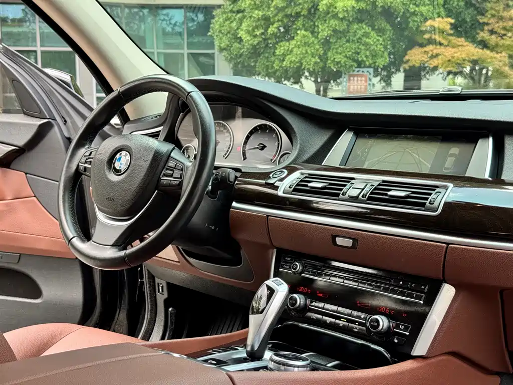 BMW 5 Series GT — миниатюра 11