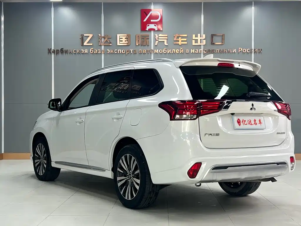 MITSUBISHI OUTLANDER