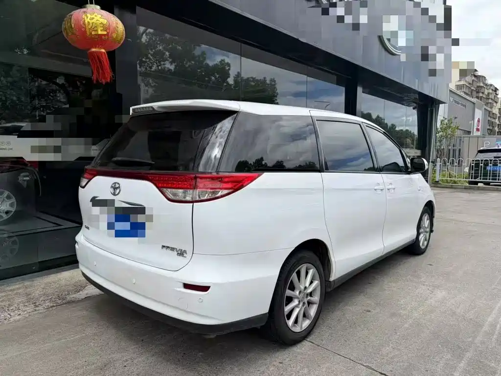 Toyota Previa — миниатюра 3