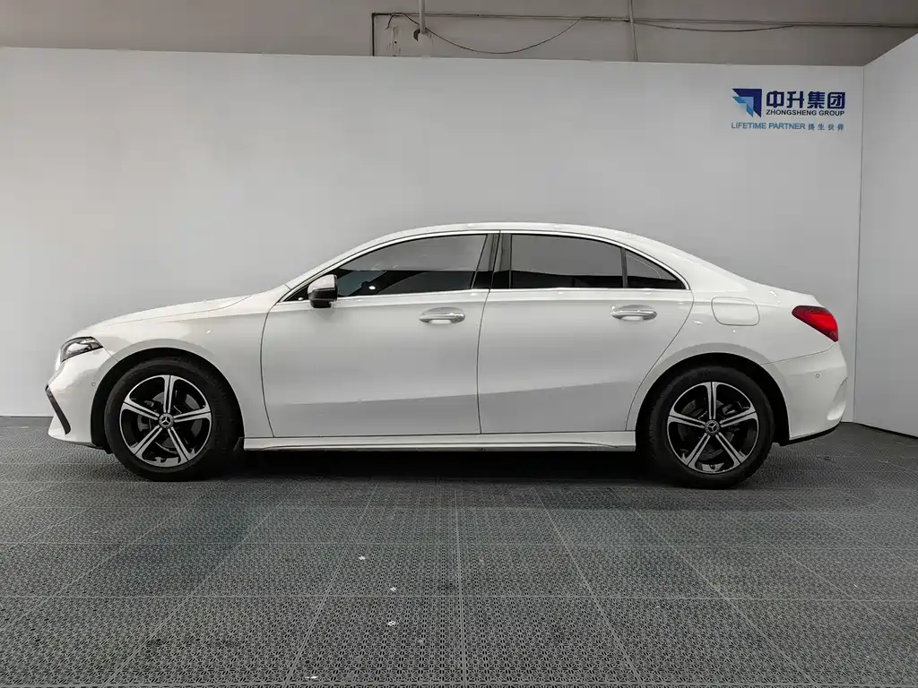 Mercedes-Benz A-Class A 2025 A 200 L Fashion