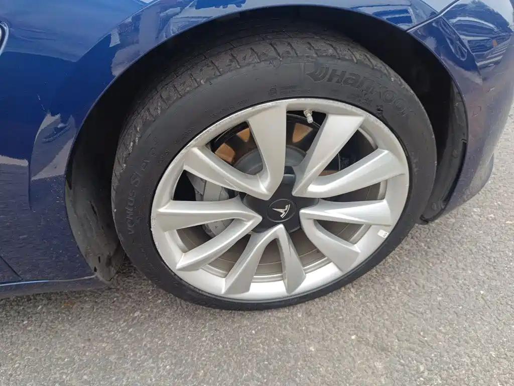 Tesla Model 3 — миниатюра 24
