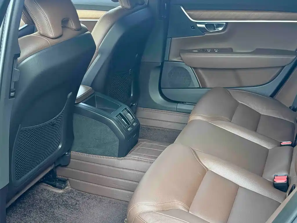 Volvo S90 — миниатюра 6