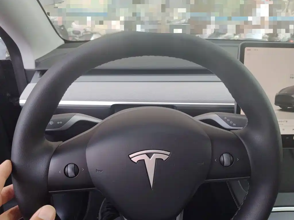 Tesla Model Y — миниатюра 7