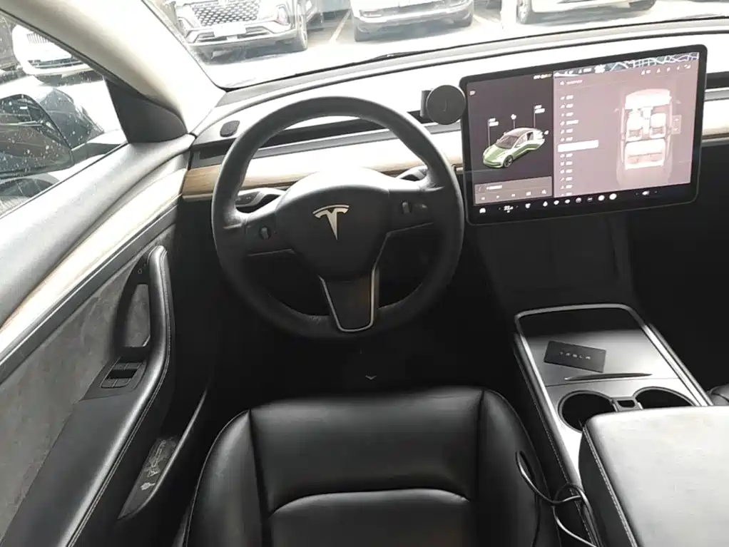 Tesla Model 3 — миниатюра 11