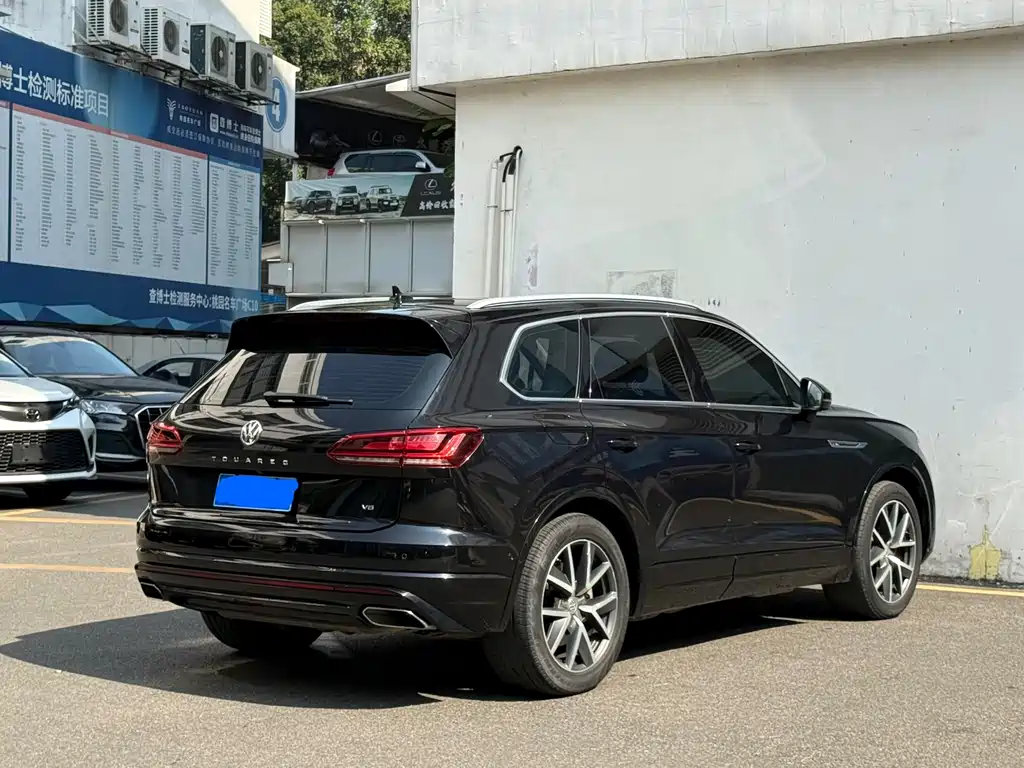 VOLKSWAGEN TOUAREG