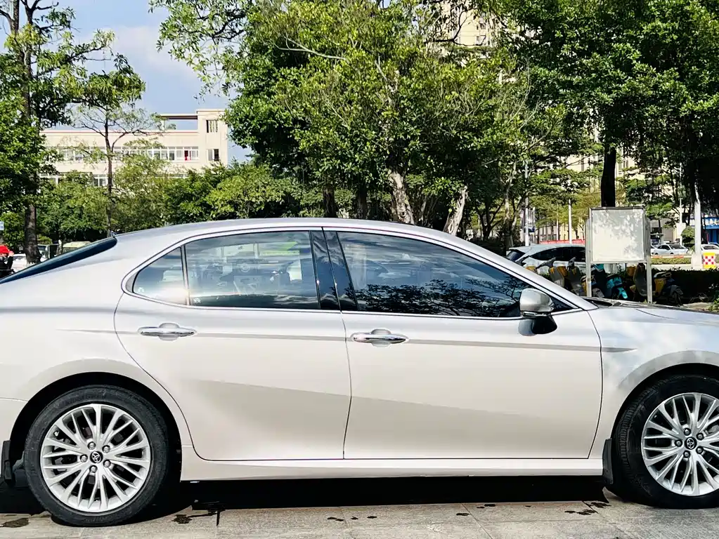 Toyota Camry — миниатюра 8