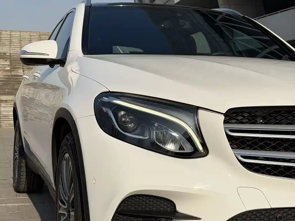 MERCEDES-BENZ GLC