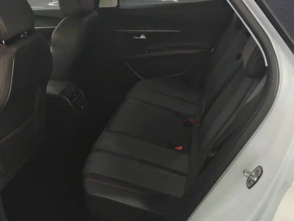 Peugeot 4008 — миниатюра 17