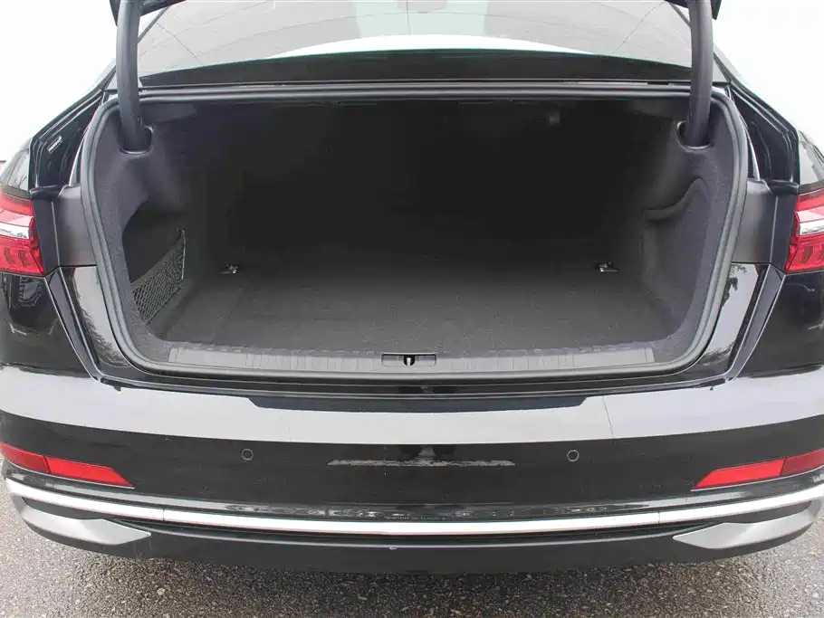 Audi A6L 2023 40 TFSI Luxury