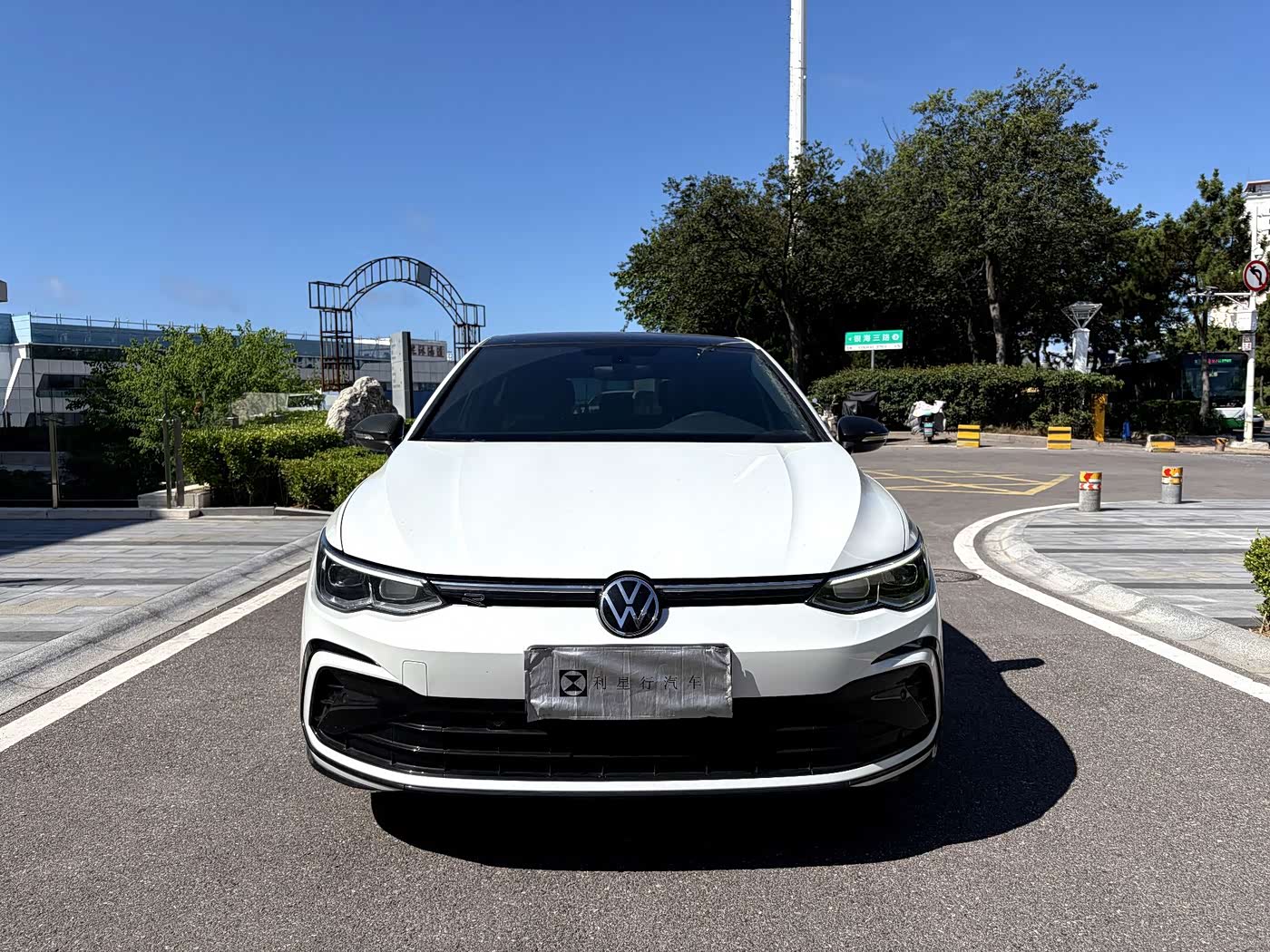 Volkswagen Golf 1.4 л 2023 г. Белый, пробег 41000 км