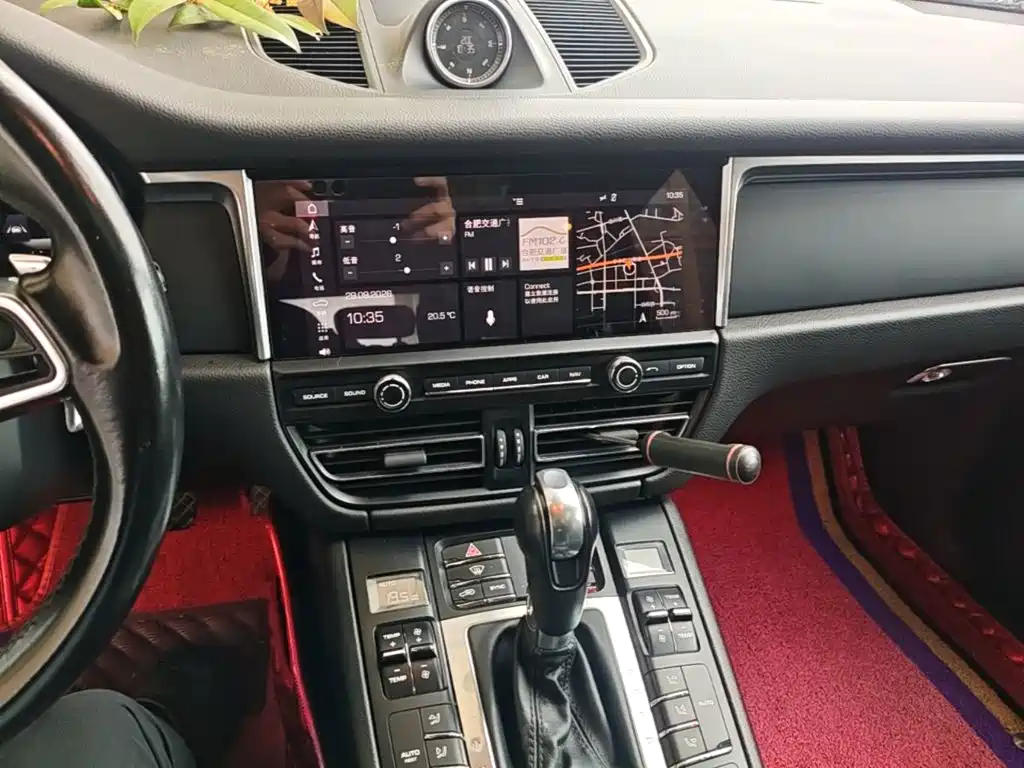 Porsche Macan — миниатюра 13