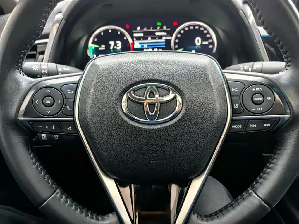TOYOTA CAMRY