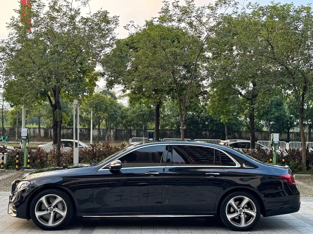 Mercedes-Benz E-Class — миниатюра 14