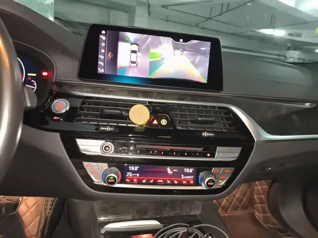 BMW 5 Series — миниатюра 6