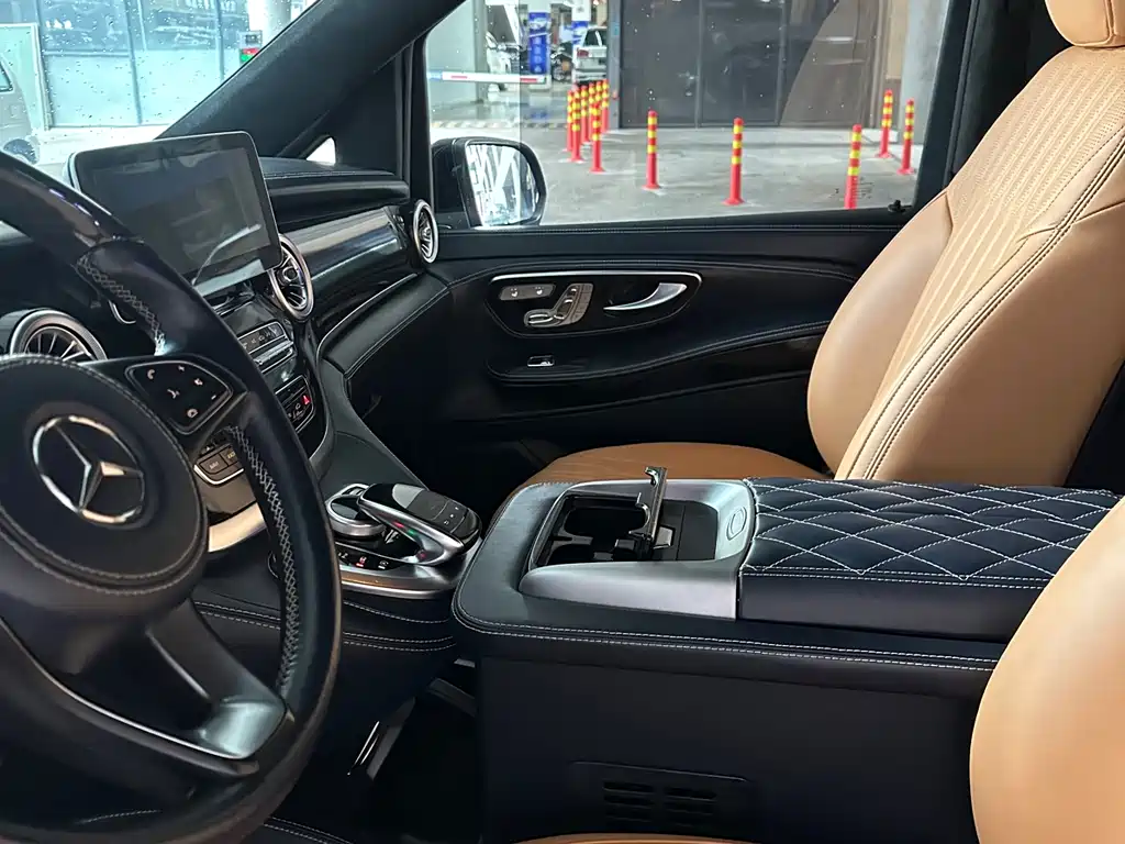 Mercedes-Benz V-Class (Import) — миниатюра 13
