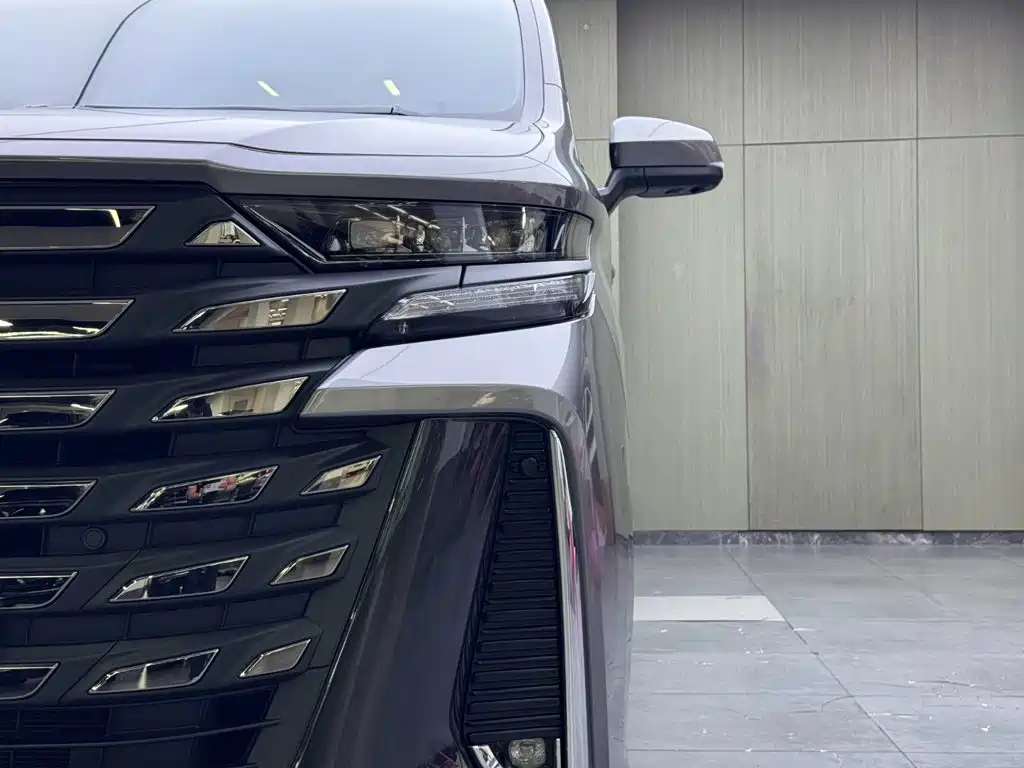 Toyota Vellfire — миниатюра 7