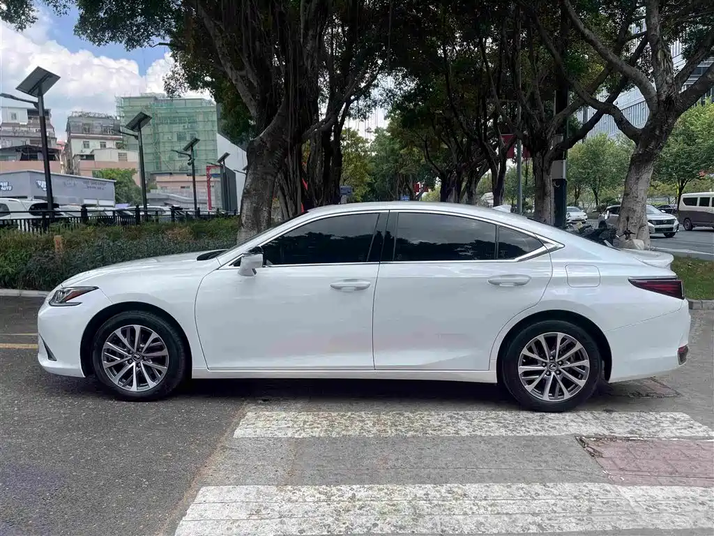 Lexus ES — миниатюра 4