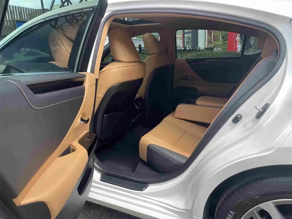 Lexus ES — миниатюра 13