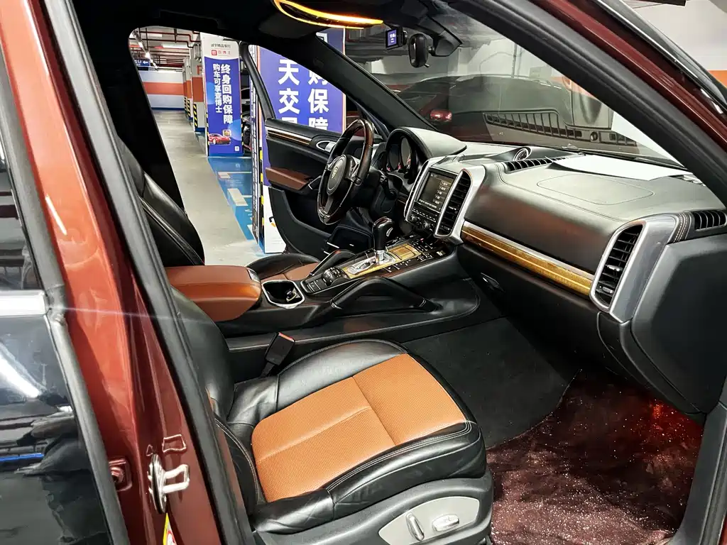 Porsche Cayenne — миниатюра 10